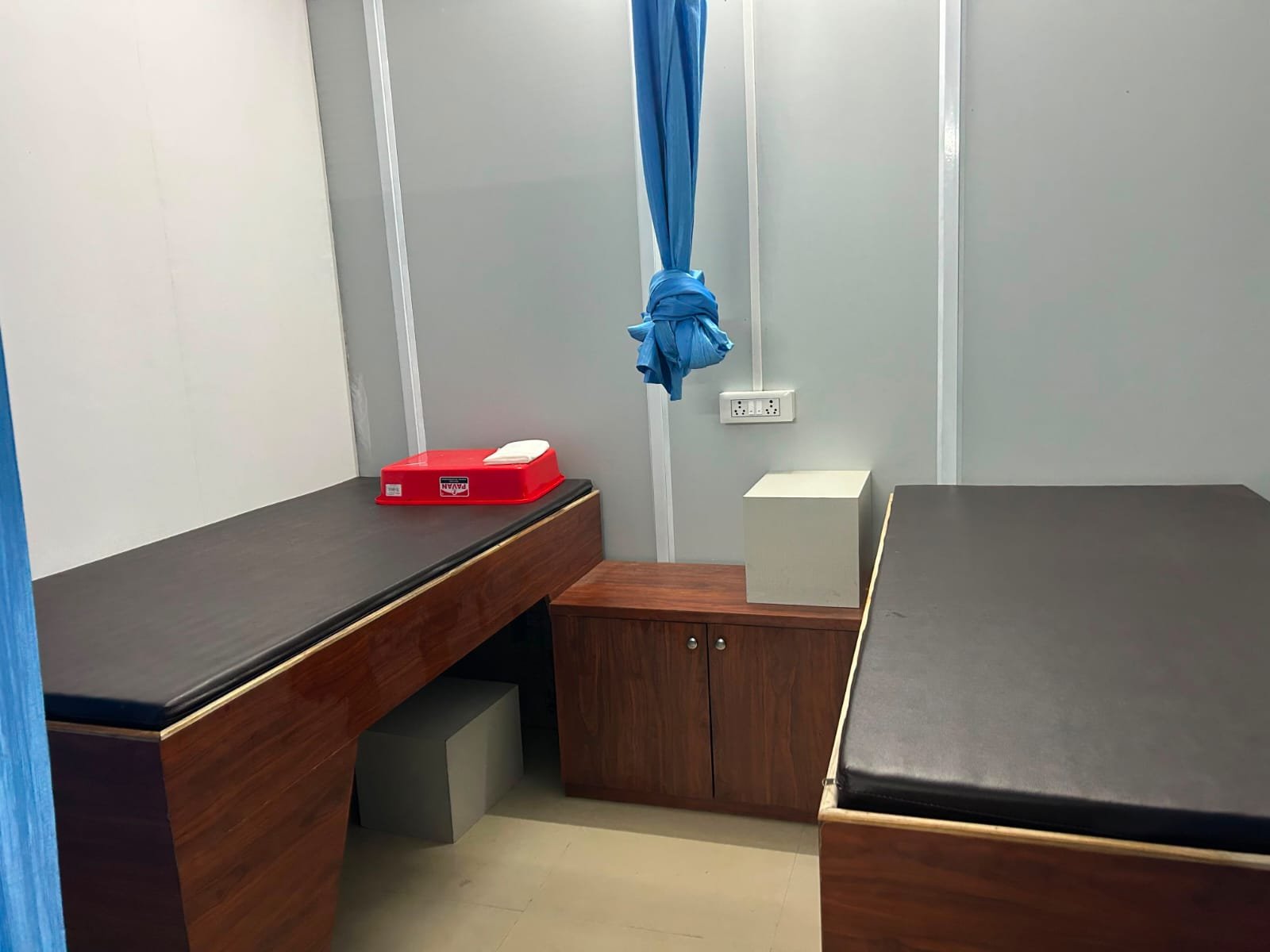 Checking room at Shree Parasnath Speciality Clinics